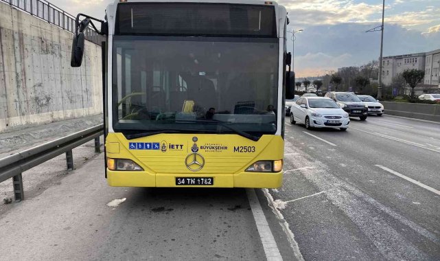 Bayrampaşa&#039;da bir İETT otobüsü daha arıza yaptı