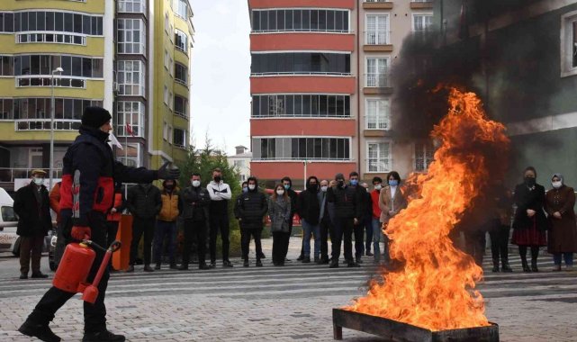 Belediye personeline yangın ve acil durum tatbikatı
