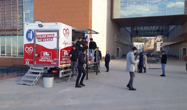 Belediye&#039;nin sıcak çorba ikramı taktir topluyor