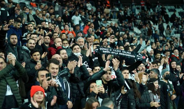 Beşiktaş taraftarından Sergen Yalçın'a destek