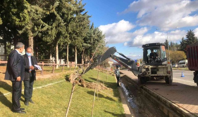 Besni Yenikent'e üst geçit yapılıyor