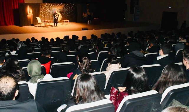 Besni'de 'Uyuşturucuyla Mücadele" konulu tiyatro