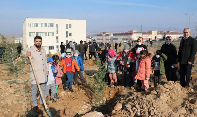 Betül Dürgen Hatıra Ormanı&#039;na 250 fidan