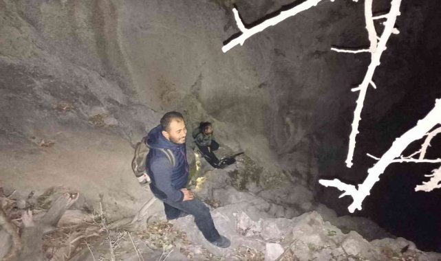 Bey Dağları'nda yolunu kaybeden 1'i kadın 2 kişi jandarma tarafından kurtarıldı