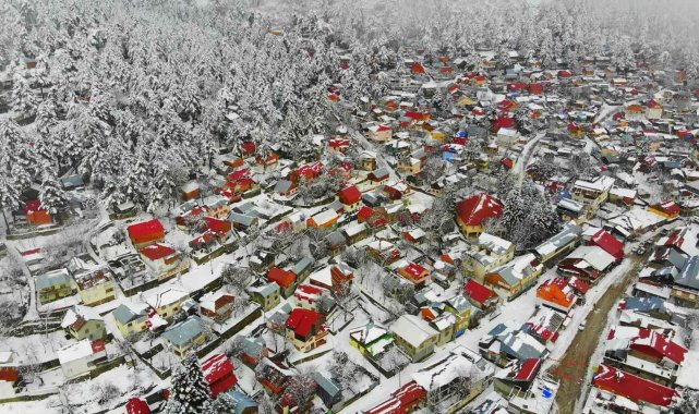 Beyaz gelinliğini giyen Zorkun Yaylası&#039;nda kartpostallık görüntüler