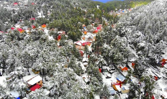 Beyaz örtüyle kaplanan Zorkun Yaylası drone ile görüntülendi