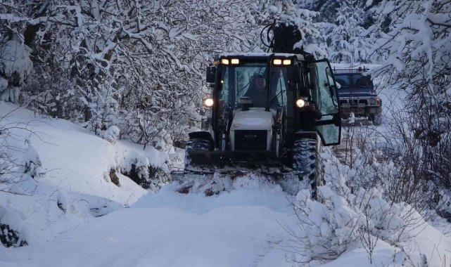 Beyaza bürünen köy yollarında kar mücadelesi