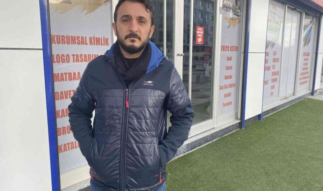 Beylikdüzü'nde fırtınada uçan sac levhadan kıl payı kurtuluş kamerada