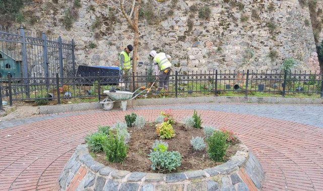Beyoğlu çiçeklerle donatılıyor