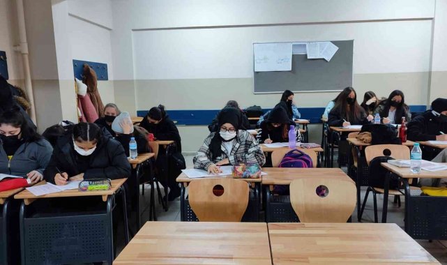 Beyoğlu'nda üniversite adaylarına sınav öncesi ve sonrasında tam destek