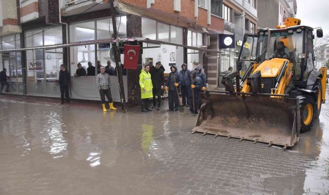 Biga Belediyesi ekiplerinden kuvvetli yağışa anında müdahale