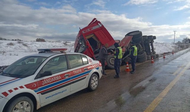 Bilecik-Bursa karayolu kısa süreliğine trafiğe kapandı