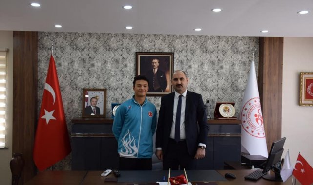 Bilecikli milli atlet Orçun Ünalan kendi rekorunu kırdı