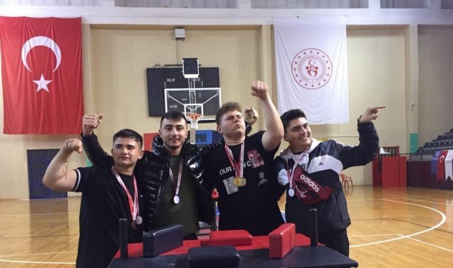 Bilek güreşi şampiyonlarına ödül