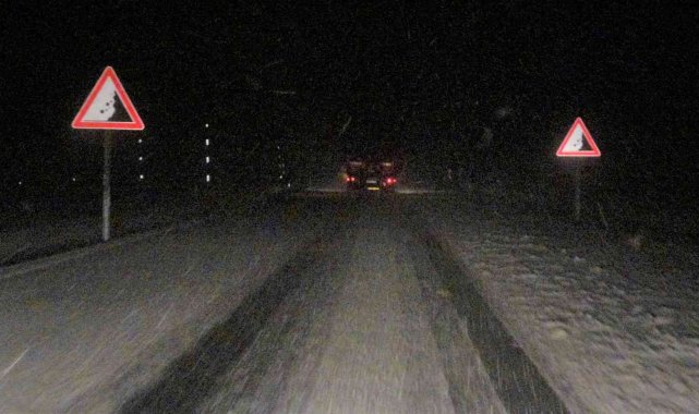 Bingöl-Elazığ karayolunda kar, sağanak ve sis etkili oldu, sürücüler zor anlar yaşadı