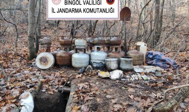 Bingöl'de 3 odalı sığınakta çok sayıda patlayıcı ele geçirildi