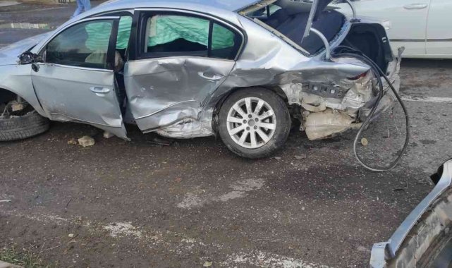 Bingöl'de iki otomobil çarpıştı: 1 yaralı