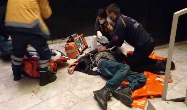 Bir anda yere yığılarak başını çarptı, kaldırıldığı hastanede hayatını kaybetti