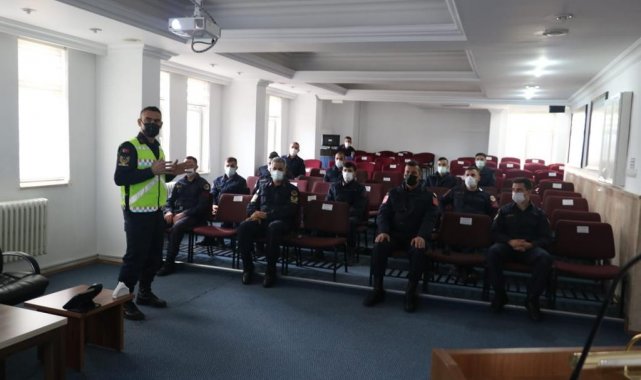 Birlik personellerine güvenli sürüş kuralları anlatıldı