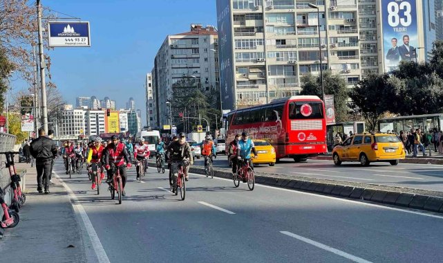 Bisikletçiler engellere karşı pedal çevirdi