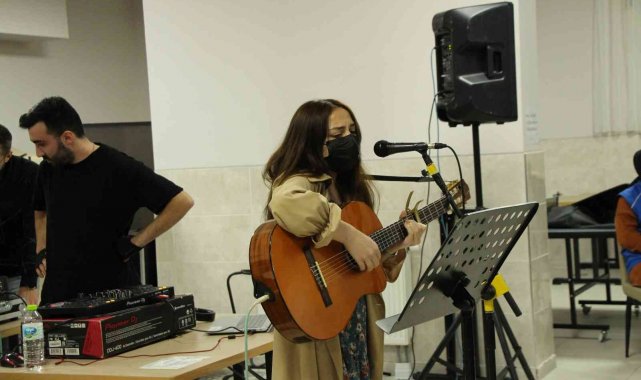 Biz bize moral akşamları devam ediyor