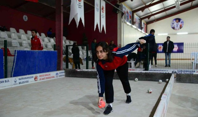 Boccenin beşiğinde sporcular kıyasıya yarıştı