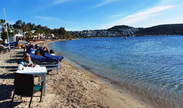 Bodrum&#039;da güneşi gören sahile koştu
