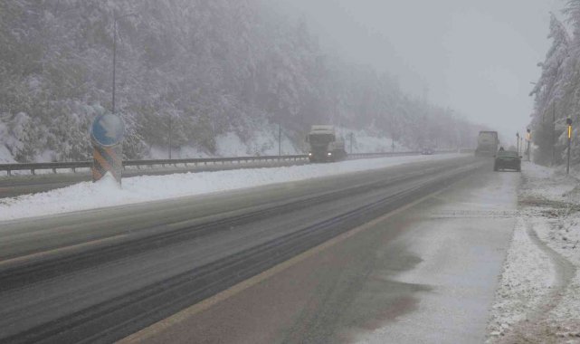 Bolu Dağı'nda kar kalınlığı 1 metreye ulaştı