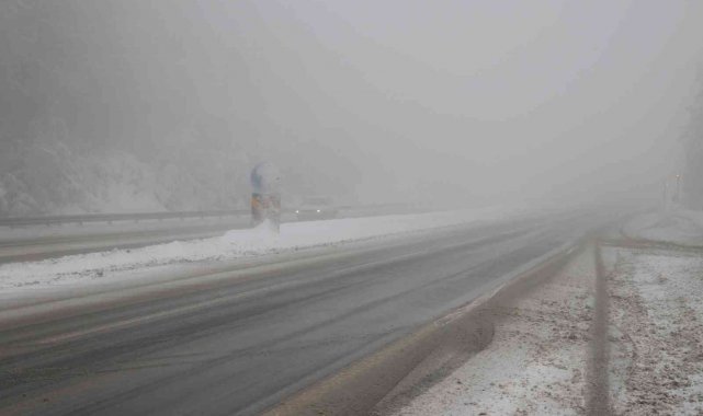 Bolu Dağı&#039;nda kar ve sis etkili oluyor