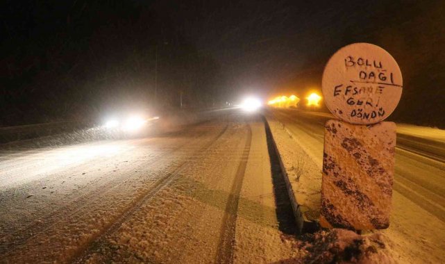 Bolu Dağı'nda yoğun kar yağışı etkili oluyor