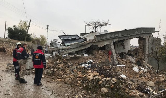 Bomba gibi patlayan mutfak tüpü evi yıktı: 2 yaralı