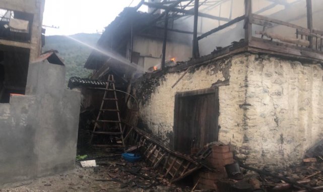 Bozdoğan'da ev yangını