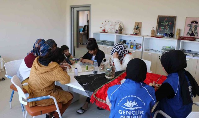 Bozova'da gençlik merkezi faaliyete girdi