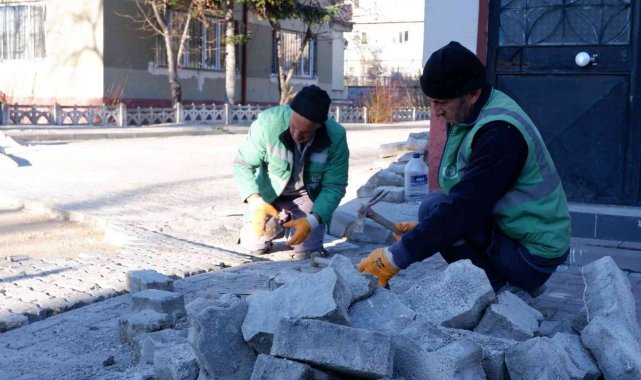 Bozüyük Belediyesi kaldırım ve yol çalışmalarını sürdürüyor