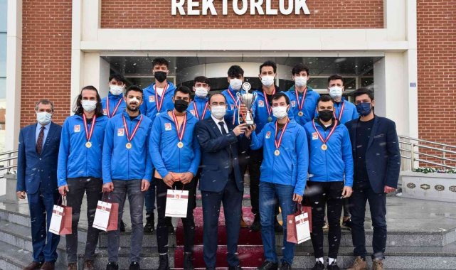 BŞEÜ Ünilig 2. Lig futbol müsabakalarında ikinci oldu