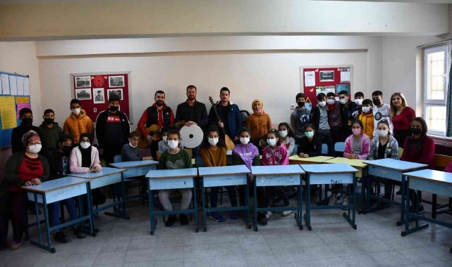 Bu çocuklar geleneksel Türk kültürü ile teknolojiyi bir araya getirdi