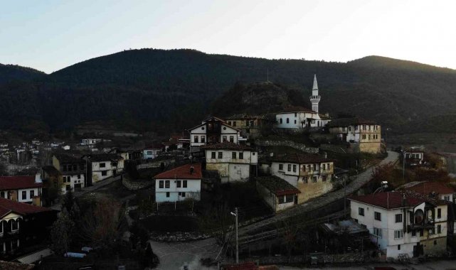 Bu evler görenleri tarihi yolculuğa çıkarıyor