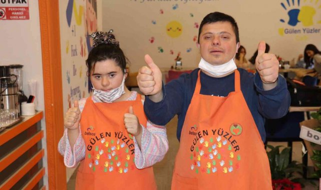 Bu kafeteryada yüzler hep gülüyor