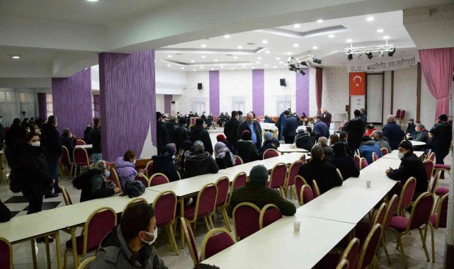 Bu kuyruğun sebebi düğün salonu kiralamak için