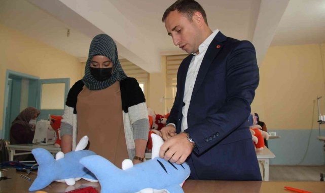 Bu projeyle hem üretici kadınların hem de yetim ve öksüz çocukların yüzleri gülüyor