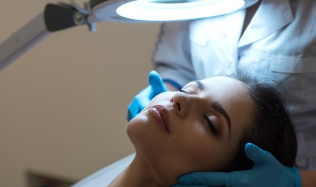 Bu yöntem ameliyata gerek kalmadan cildi gençleştiriyor