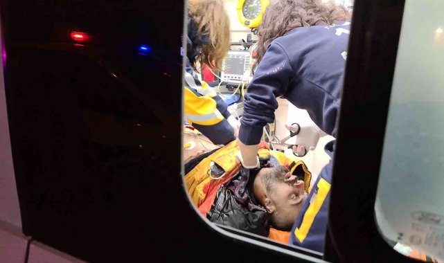 Büfeyi basıp silahlı çatışmaya girdiler : 1'i ağır 3 yaralı