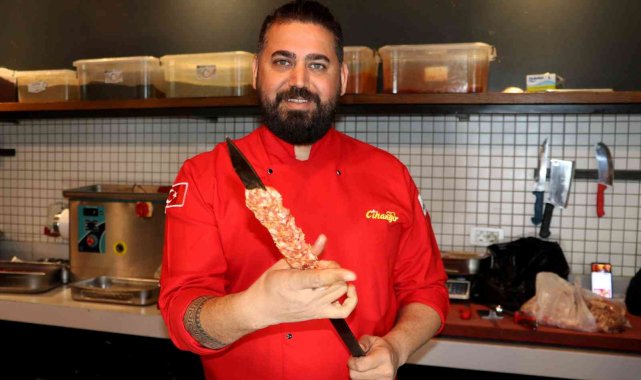 Bulaşıkçılıktan başladı, şimdi 2 restoran, 1 futbol kulübü işletiyor