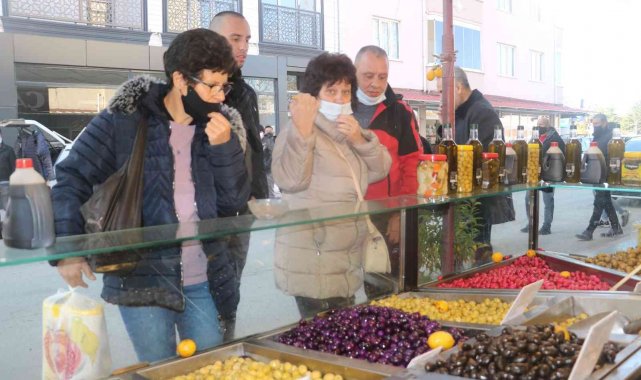 Bulgaristan vatandaşları sabahın ilk ışıklarında Edirne'ye akın etti