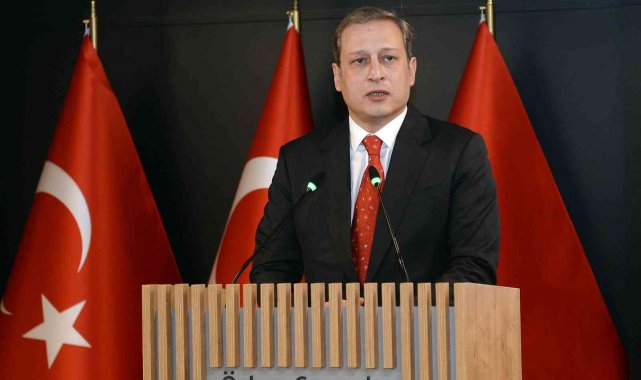 Burak Elmas: "Popüler olma, dönemsel olarak alkışlanma niyetimiz yok"