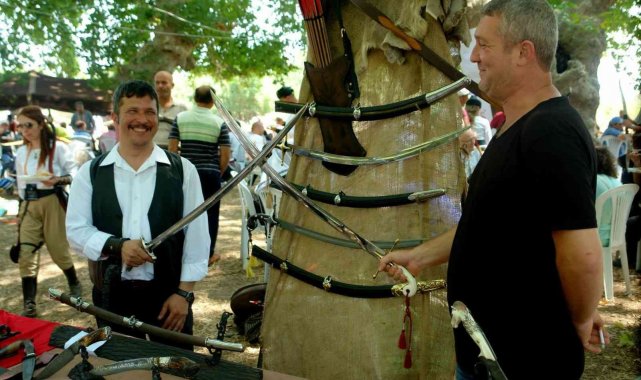 Burak Özçivit&#039;in kılıcı Bandırma&#039;dan