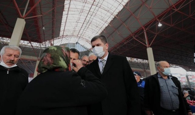 Burdur&#039;da pazar yerinde vatandaşa sıcak çorba