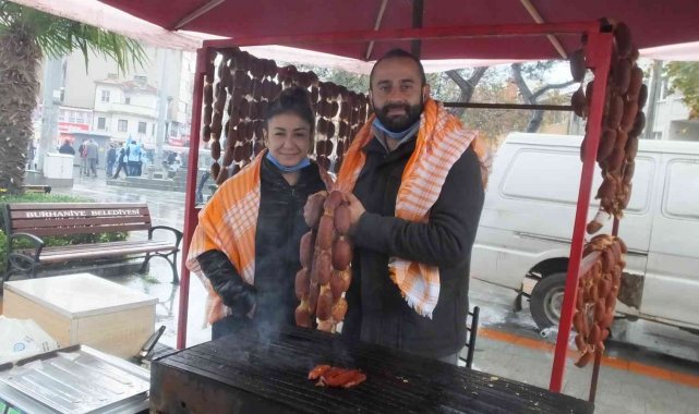 Burhaniye'de develerden önce sucukları geldi