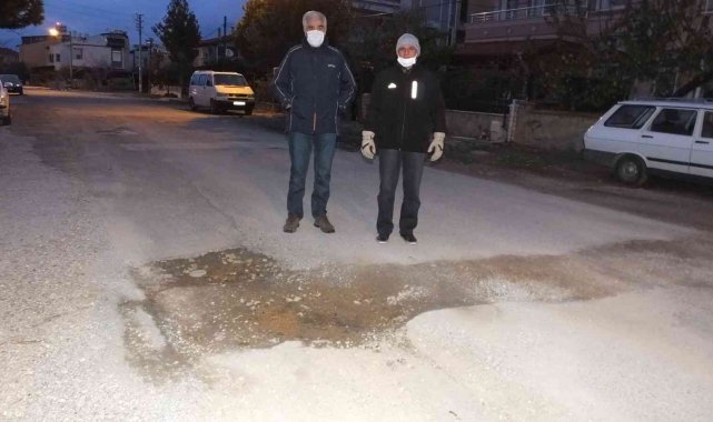 Burhaniye&#039;de doğalgaz kazısında bozulan yollar tepkiye neden oldu