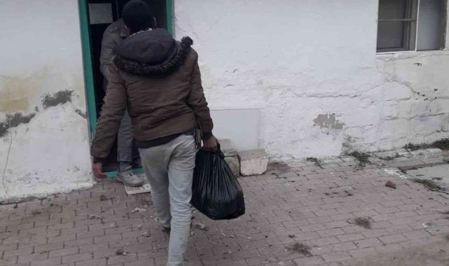 Burhaniye'de gıda yardımları devam ediyor